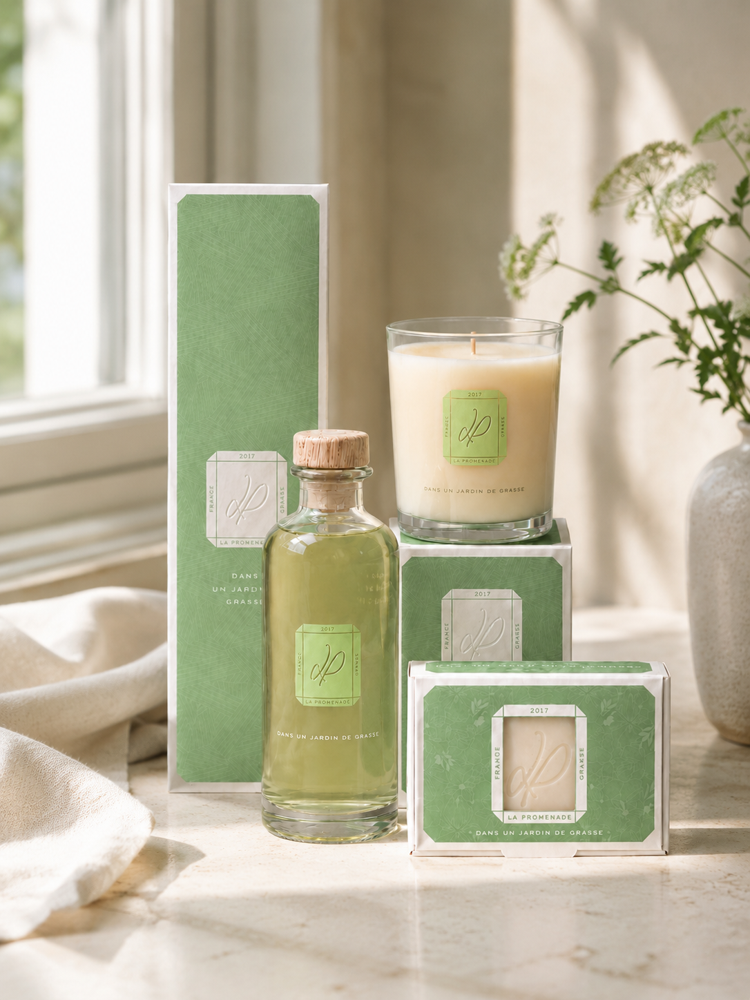 DANS UN JARDIN DE GRASSE - COFFRET